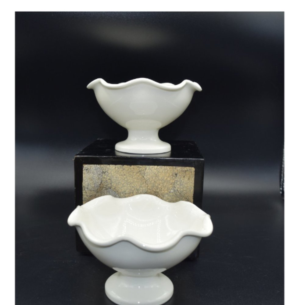 Williams Sonoma Footed dessert Bowls Set of 2